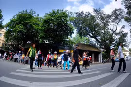 Tại sao chúng ta cứ phải đi du lịch ngày nghỉ lễ?