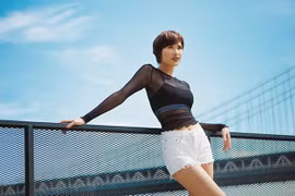 Phương Mai mặc hở, khoe ngực đầy, eo thon trên đất Mỹ