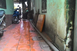 Tại sao người dân ở 146 Quán Thánh… "muốn" sống cùng nước cống?