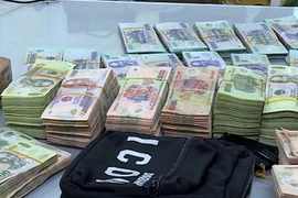 'Hoa mắt' với tang vật trong vụ cướp giật 3 tỷ đồng tiền ảo USDT 