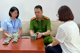 Công an phường Việt Hưng phối hợp xác minh, trả lại gần 400 triệu đồng cho công dân