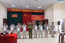 Sáng nay 1-5: 139 phạm nhân thi hánh án tại 2 trại tạm giam của CATP Hà Nội được đặc xá