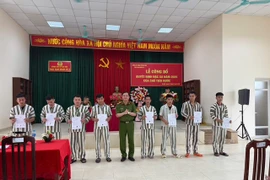 Sáng nay 1-5: 139 phạm nhân thi hánh án tại 2 trại tạm giam của CATP Hà Nội được đặc xá