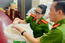 Khởi tố 4 người ở Hà Nội kinh doanh hơn 23 tấn gạo Sóc Trăng…giả