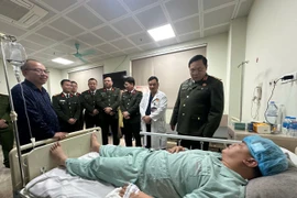 Giám đốc Công an Hà Nội thăm, động viên chiến sỹ thuộc lực lượng 141 bị thương trong khi làm nhiệm vụ