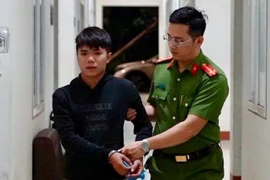 Mang dao vào cửa hàng Thế giới di động cướp tài sản