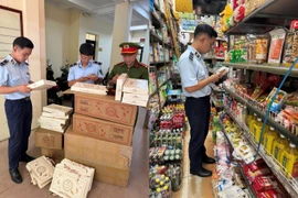 ‘Chặn’ hơn 300 chiếc bánh Trung thu trứng chảy không rõ nguồn gốc