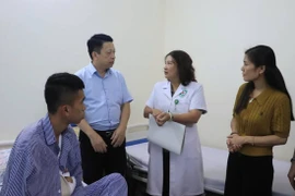 Lãnh đạo CATP Hà Nội thăm hỏi chiến sĩ cảnh sát PCCC bị thương khi làm nhiệm vụ