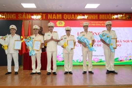 Công bố Quyết định về công tác tổ chức, cán bộ của Công an phường Ba Đình