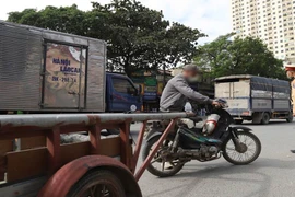 Xử phạt 243 trường hợp xe ba bánh tự chế, xe chở hàng cồng kềnh