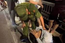 Cảnh sát Phản ứng nhanh kịp thời ngăn chặn nam thanh niên có ý định tự tử trên cầu Nhật Tân 