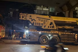 Xử phạt cá nhân trong vụ xe đầu kéo chở nhà lắp ghép bất ngờ rơi xuống đường