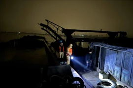 Đánh chặn ‘cát tặc’ trên các tuyến sông ở Hà Nội: “Không có vùng cấm, không có ngoại lệ”