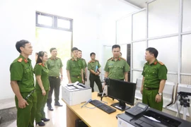 Không ngắt quãng công việc, nêu cao tinh thần đoàn kết phục vụ nhân dân tốt nhất