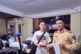 Người phụ nữ có hành động ý nghĩa sau khi nhặt được tài sản giá trị trên đường Hoàng Minh Giám