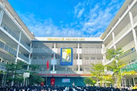 Các em học sinh hào hứng với 'tiết học' về trật tự an toàn giao thông