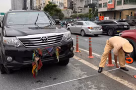 Người đàn ông vi phạm nồng độ cồn, đi ô tô ngược chiều trên vành đai 3