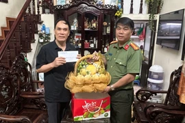 Công an phường Giảng Võ tri ân các gia đình thương binh, liệt sỹ