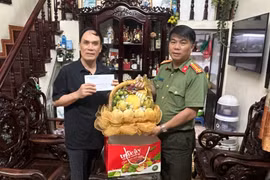 Công an phường Giảng Võ tri ân các gia đình thương binh, liệt sỹ