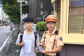 Nhận lại chiếc điện thoại bị mất, nam sinh Hà Nội viết thư cảm ơn CSGT
