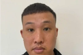 Trốn truy nã sang Campuchia, gã trai nghe thuyết phục, về đầu thú