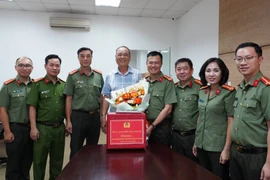 Ấm áp tình cảm giữa các thế hệ lãnh đạo Công an Hà Nội 