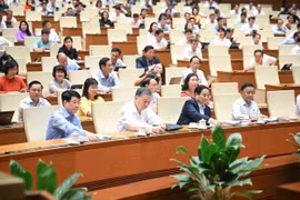 100% Đại biểu Quốc hội tham gia biểu quyết đồng ý thông qua Nghị quyết lịch sử về sửa đổi Hiến pháp 2013