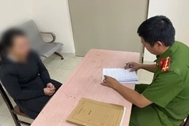 Cô gái trẻ trình báo bị cướp xe máy, điện thoại và tiền