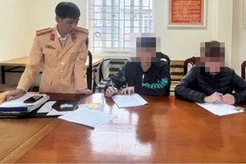 CSGT Hà Nội nhanh chóng xác minh, xử lý nhóm thanh niên vi phạm trên cầu Nhật Tân