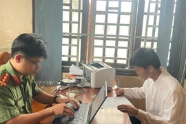 Khởi tố vụ nam học sinh sử dụng thiết bị công nghệ để gian lận bài thi môn ngữ văn