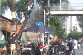 Nghịch lý xung quanh cổng Bệnh viện K - Tân Triều 