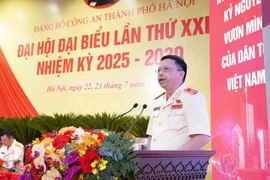 Tận tụy, hết lòng, hết sức phụng sự Tổ quốc, phục vụ nhân dân