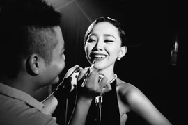 Tóc Tiên tung hình ảnh gợi cảm trong MV mới 