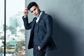 Hồ Vĩnh Khoa khoe vẻ điển trai với vest in tên trong bộ ảnh mới