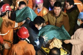 Chủ mỏ Trung Quốc tự tử, 17 công nhân vẫn mắc kẹt trong lòng đất