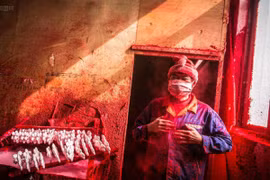 Bên trong các nhà máy sản xuất đồ trang trí Giáng sinh lớn nhất Trung Quốc