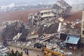 Lở đất ở Trung Quốc, 17 tòa nhà sụp đổ 22 người mất tích