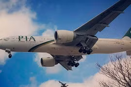 Nghi vấn máy bay nhồi nhét khiến hành khách phải đứng 4 tiếng