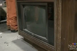 Nhận lại 76.560 USD bỏ quên từ 30 năm trước trong chiếc tivi cũ