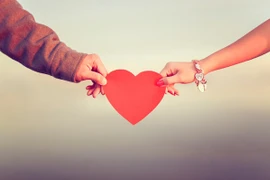 Giữ socola do chồng tặng dịp Valentine trong suốt 33 năm