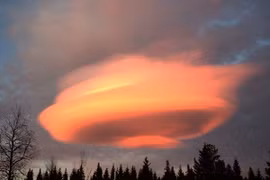 Đám mây giống đĩa bay ngoài hành tinh