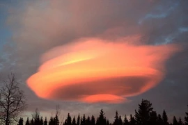 Đám mây giống đĩa bay ngoài hành tinh