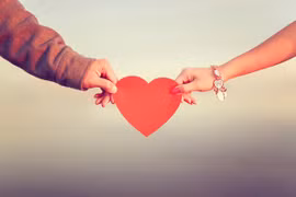 Giữ socola do chồng tặng dịp Valentine trong suốt 33 năm