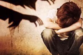 Nhật Bản bắt giữ 6 kẻ khiêu dâm trẻ em