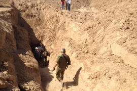 Tận mắt chứng kiến đường hầm tránh bom của IS 