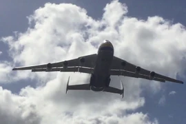 20.000 người Australia đến xem máy bay lớn nhất thế giới An-225 hạ cánh