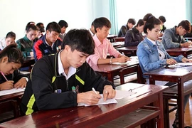 Tuyển thủ U19 Việt Nam bắt đầu thử thách tại... giảng đường