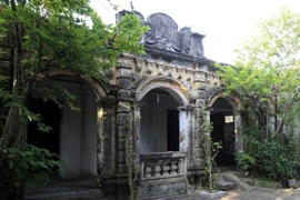 Ngỡ ngàng lạc vào ngôi làng toàn biệt thự 'Tây', gần trăm năm tuổi