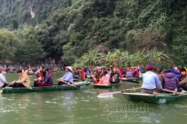 Cảnh tắc thuyền 'xưa nay hiếm' ở Tràng An, do 'Kinh Kong'