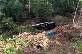 Xe tải lao xuống vực sâu trong đêm làm 4 nam thanh niên tử vong tại chỗ